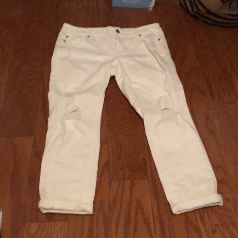 Torrid White Distressed Boyfriend Crop - 10 Short